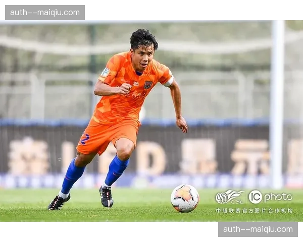 朗斯客场五球大胜巴黎FC,爱德华帽子戏法展现射手本色